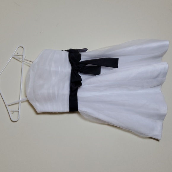 Kiss Formal Black & White Dress. Missing Size tag. SEE Photo for measurements. - Picture 2 of 8